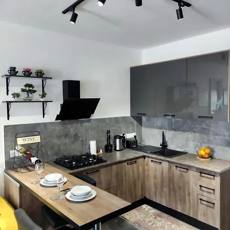 Apartment Studio, Caesar
