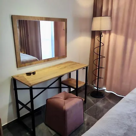 Apartment Studio, Caesar