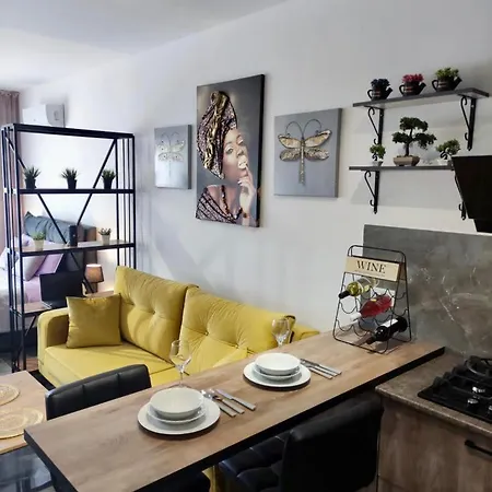 Studio, Caesar Trikomo